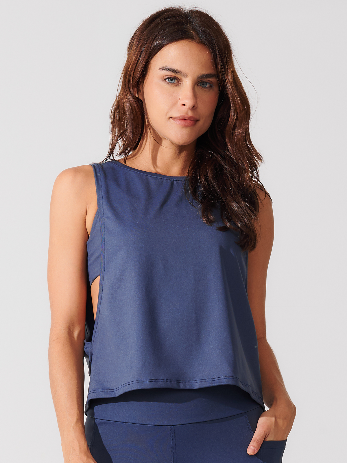 Regata Cropped com Cava Ampla Azul Marinho