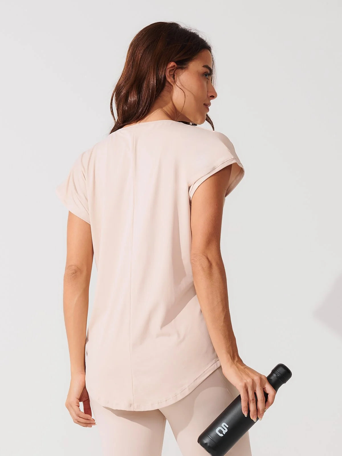 Kit com 3 T-Shirts Essencial Alongada Bege