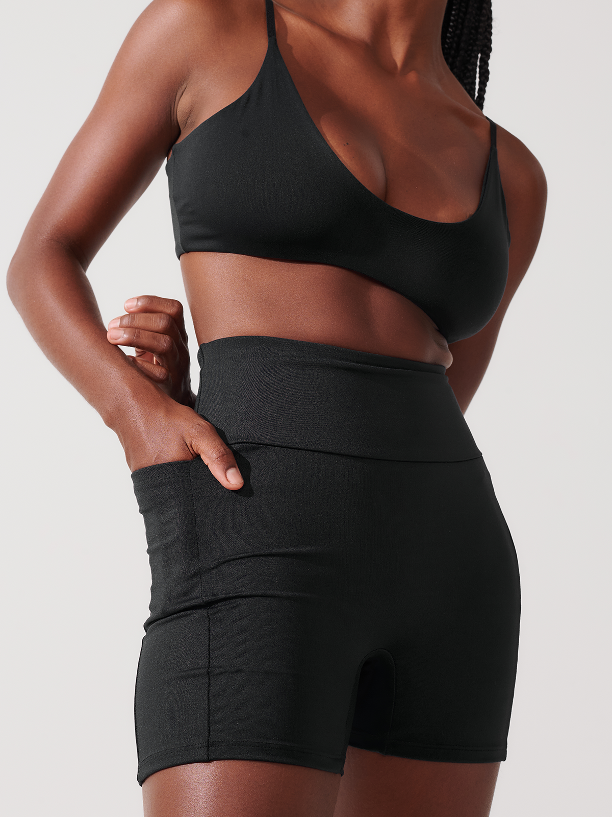 Conjunto Bermuda de Compressão Preto + Top Slim Preto