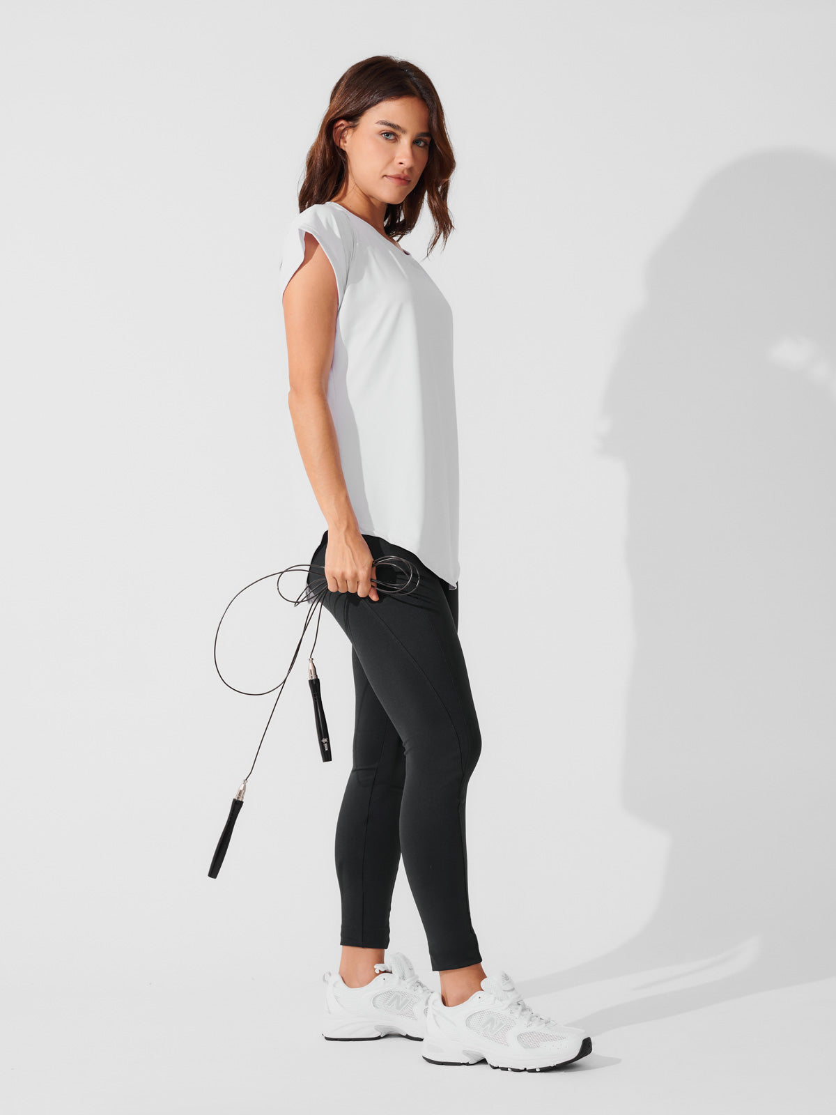 Conjunto Calça Legging de Compressão Preto + T-shirt Essencial Alongada Branco