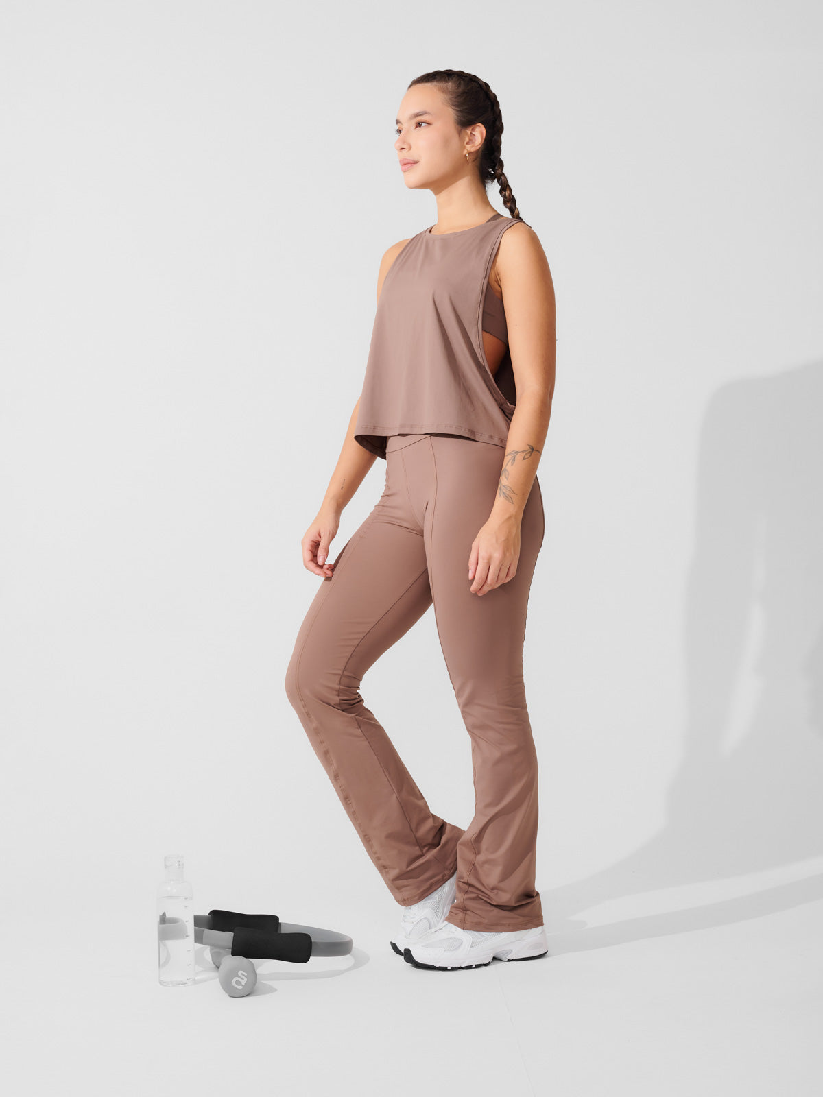 Conjunto Calça Bailarina Marrom Cacau + Regata Cropped Com Cava Ampla Marrom Cacau