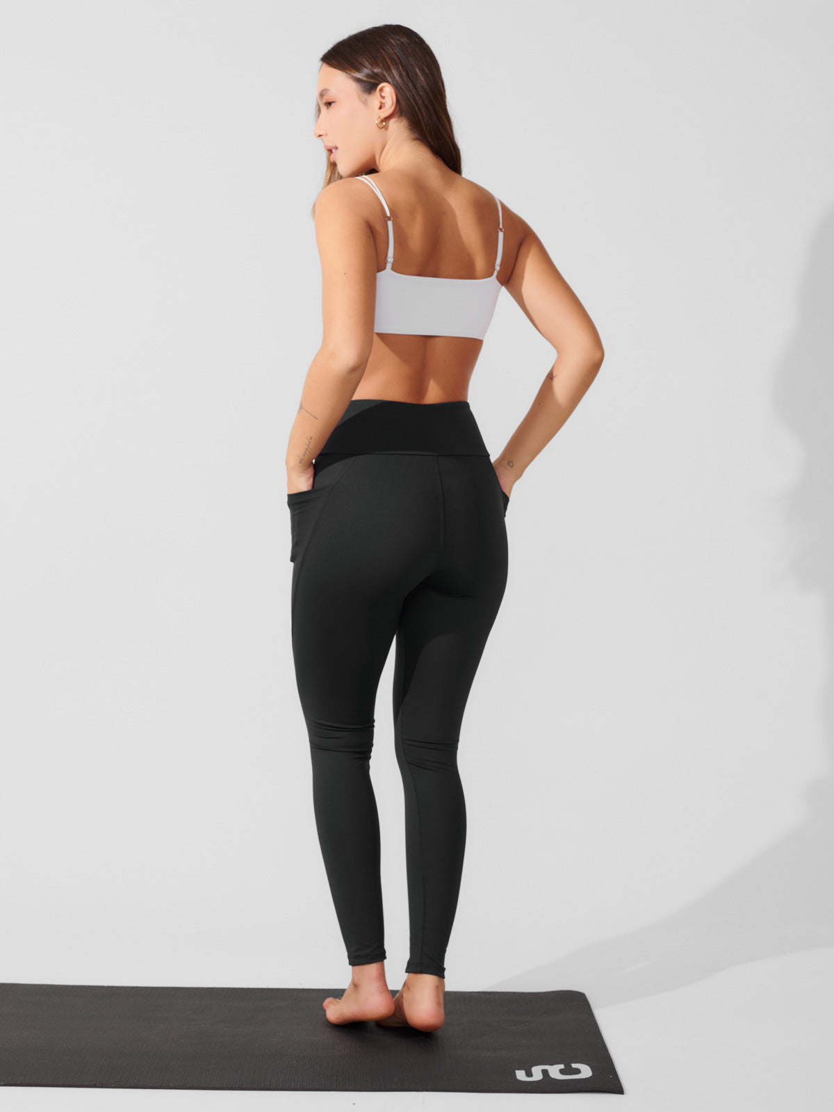 Conjunto Calça Legging de Compressão Preto + Top Alça Dupla Branco