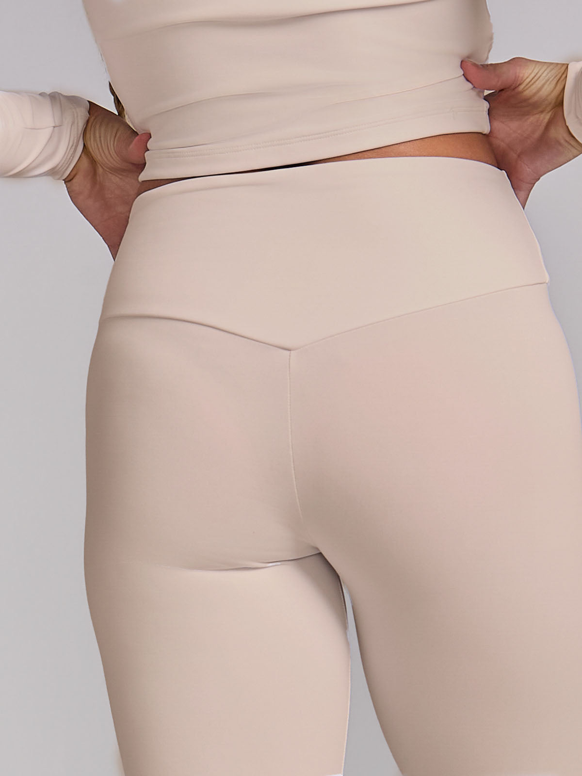 Calça Legging Levanta Bumbum Cós Em V Bege