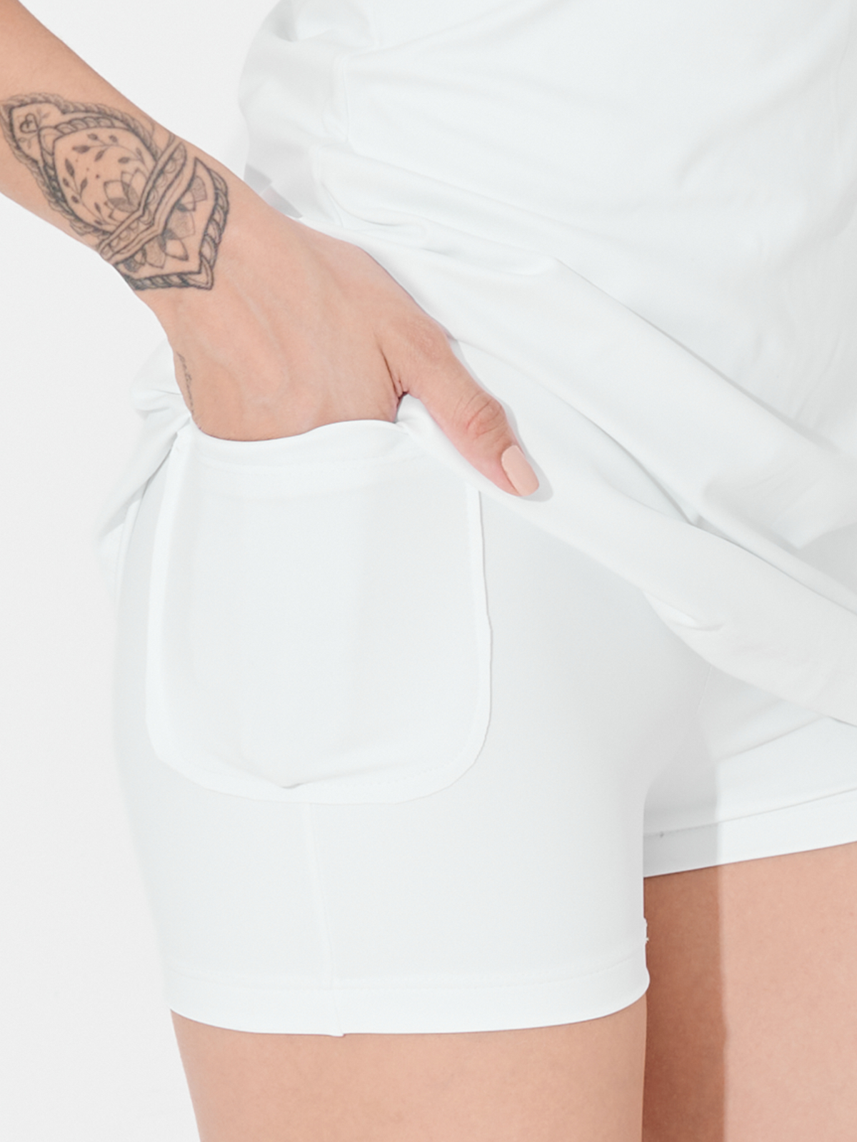 Vestido Fitness Drapeado com Shorts Branco
