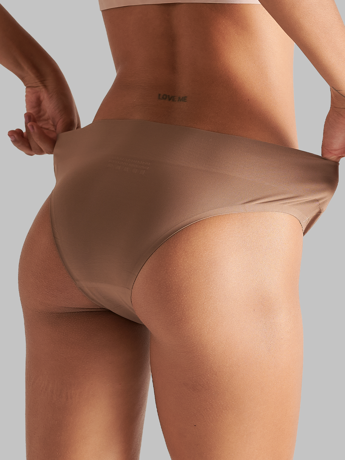 Kit com 10 Calcinhas Biquíni Cintura Alta Sem Costura Segunda Pele (4 Preto, 2 Branco, 2 Bege e 2 Marrom Cacau) - R$24,95 cada