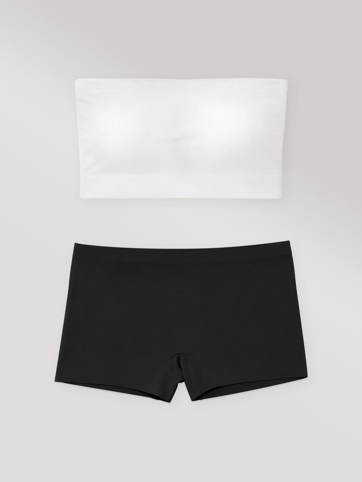 Kit P&B Clássico: Top Faixa Sem Costura com Bojo Removível Branco + Calcinha Boxer Boyshort Sem Costura Segunda Pele Preto