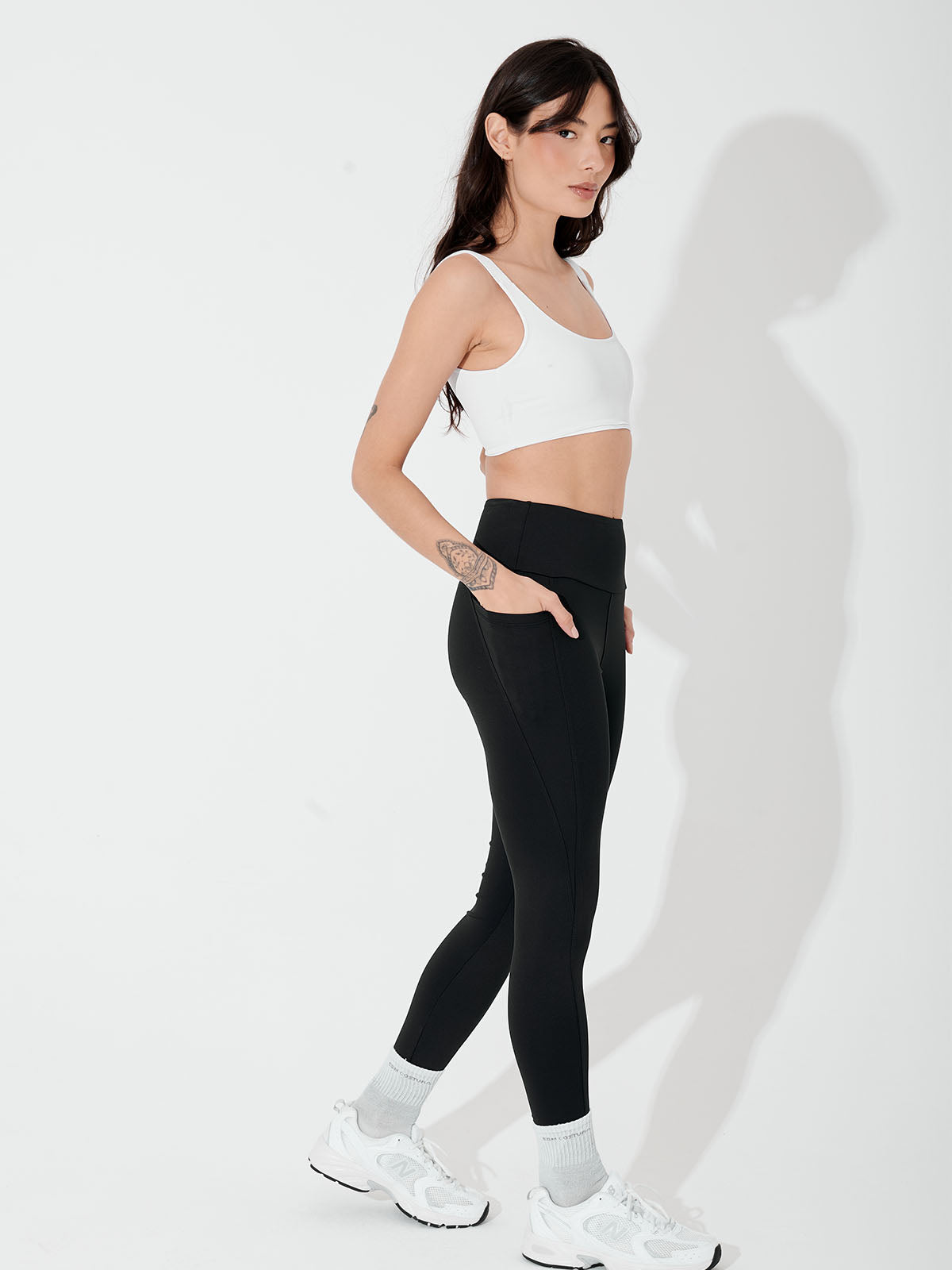 Conjunto Calça Legging de Compressão Preto + Top Ampla Cobertura Branco
