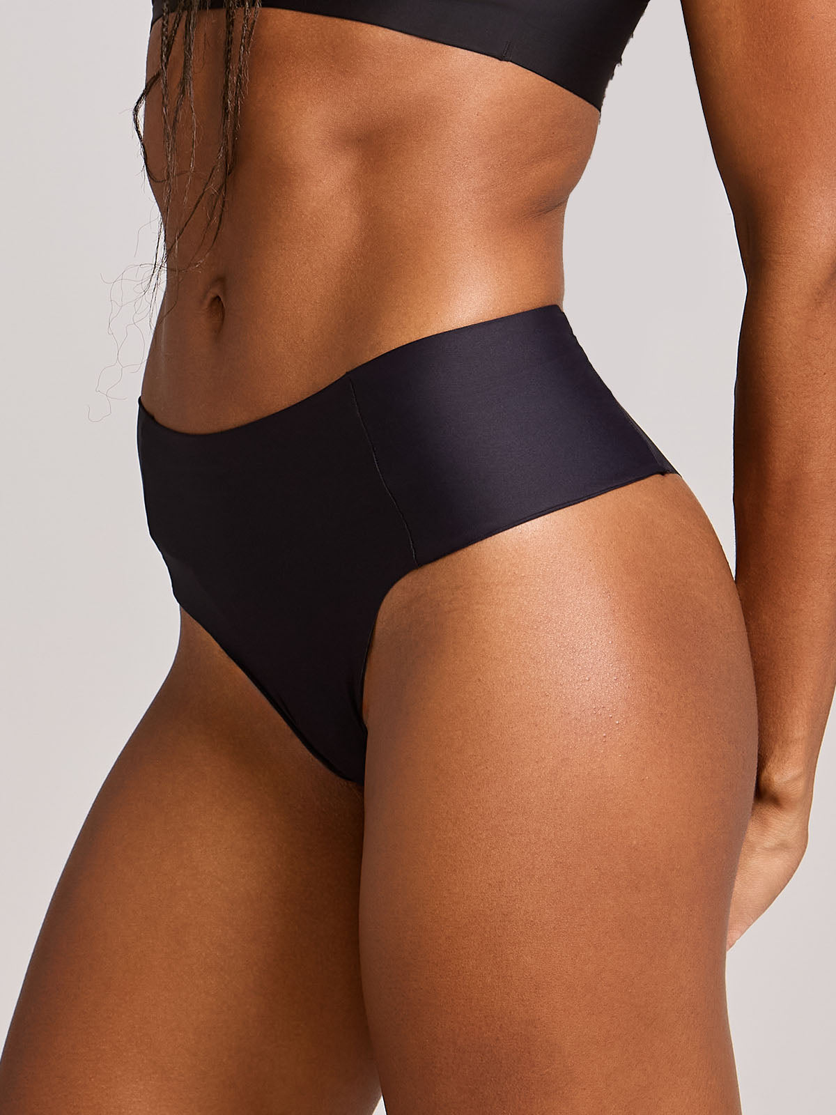 Calcinha Cintura Alta Invisível Com Lateral Ampla Modeladora Preto