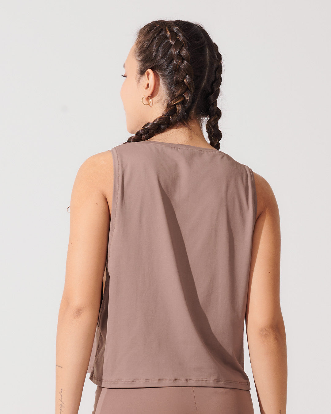 Regata Cropped com Cava Ampla Marrom Cacau