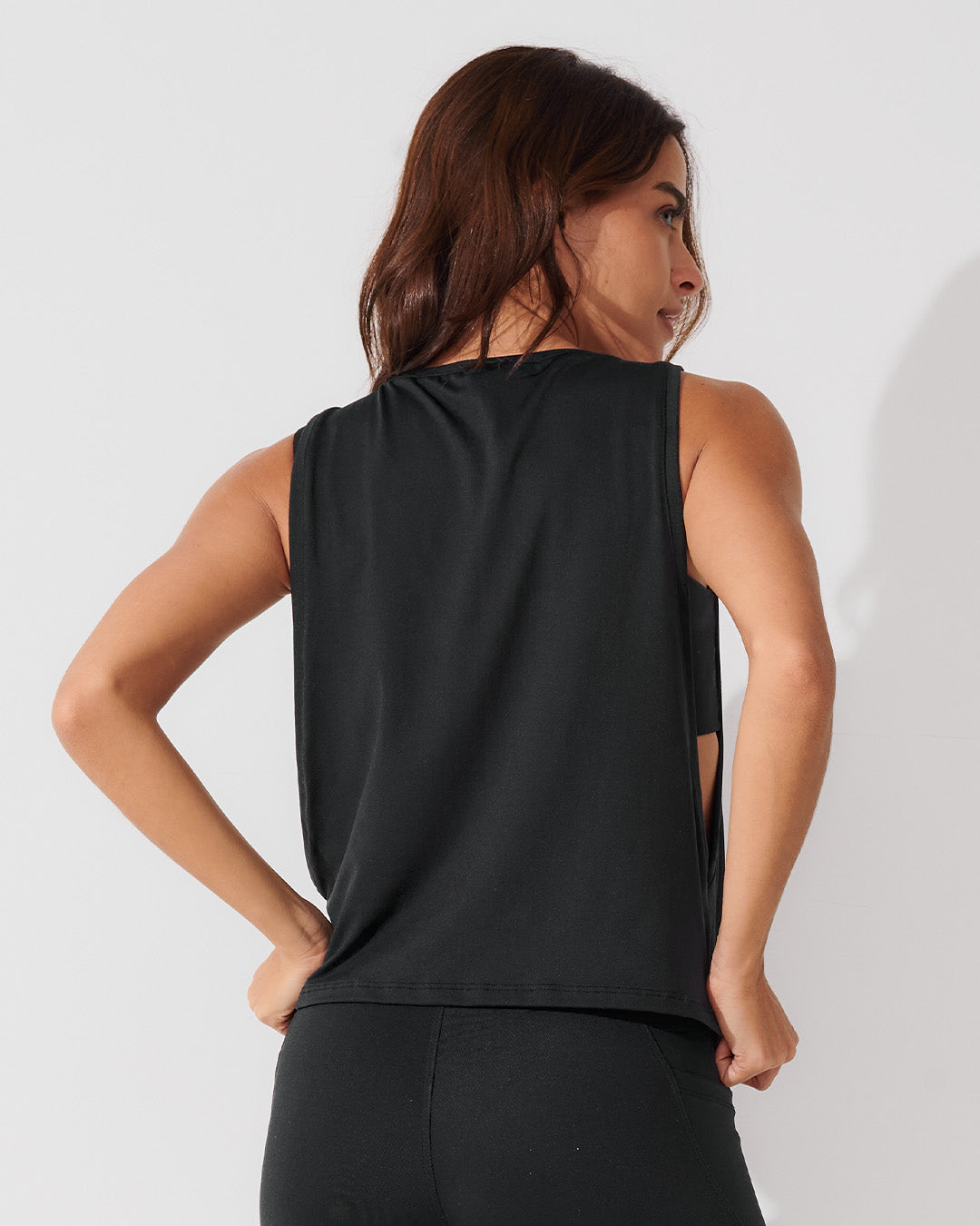 Regata Cropped com Cava Ampla Preto