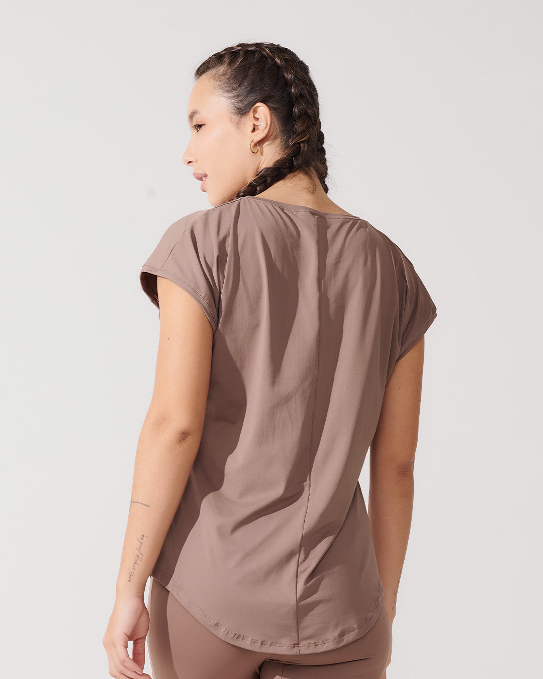 T-Shirt Essencial Alongada Marrom Cacau