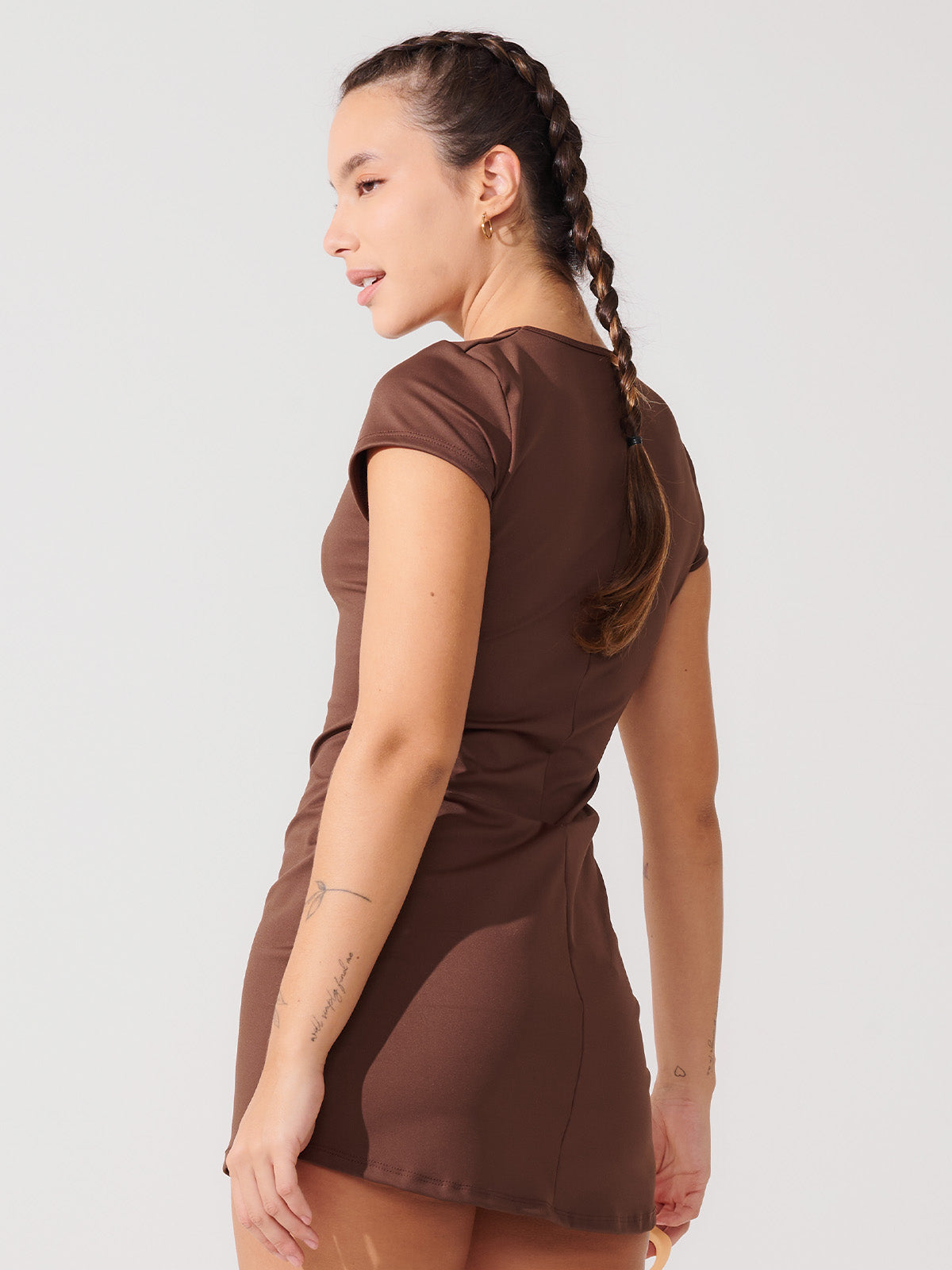Vestido Essencial com Manga Curta e Gola Clássica Marrom Café