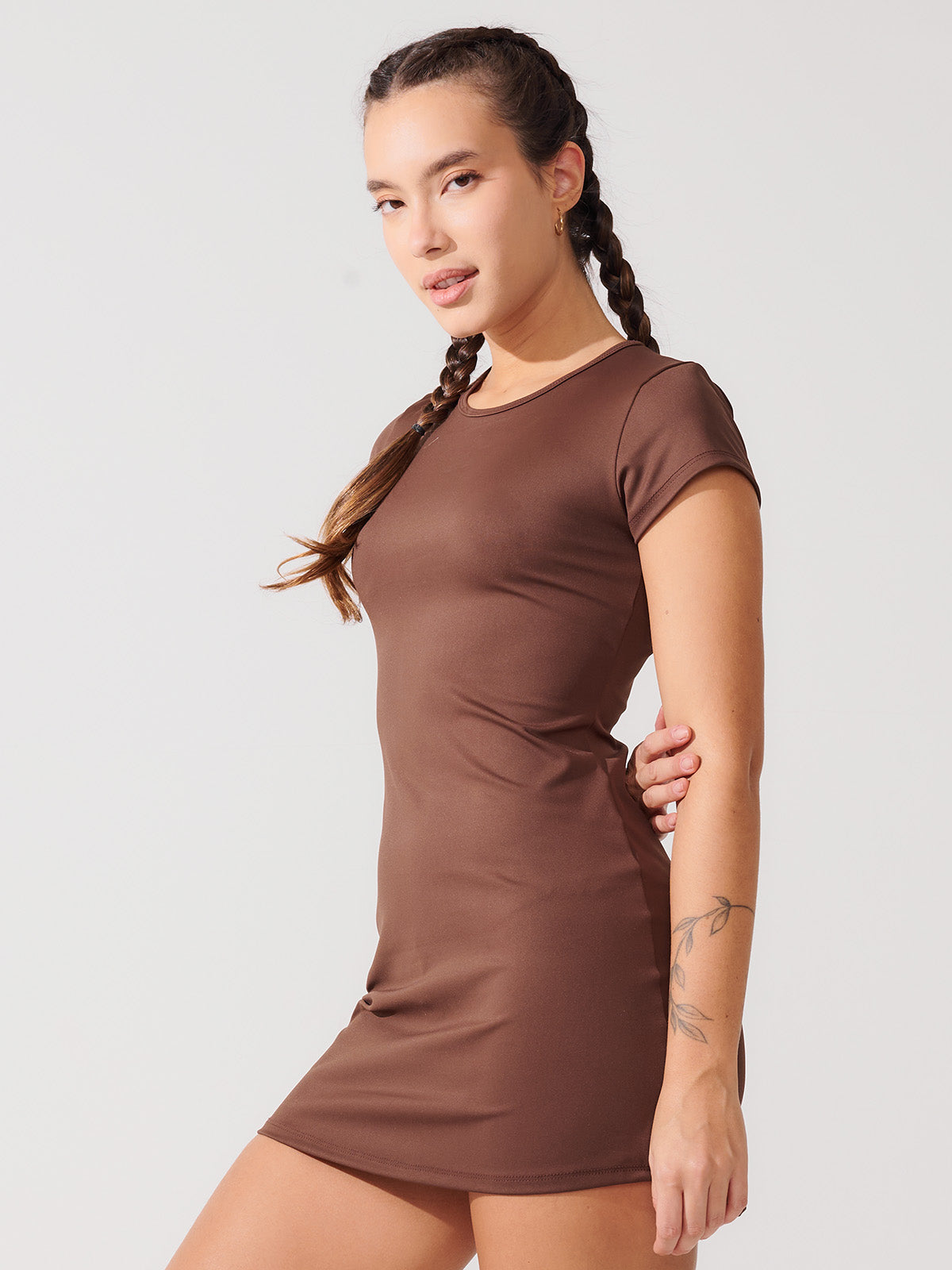 Vestido Essencial com Manga Curta e Gola Clássica Marrom Café