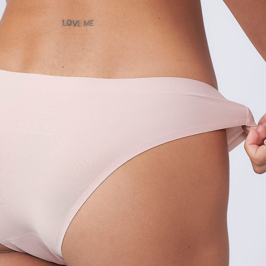 Lingerie para Pele Sensível: Como Escolher Peças que Não Irritam nem Marcam