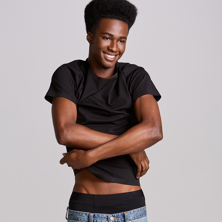Camiseta Masculina para o Calor: Como Escolher a Que Não Abafa Nem Marca Suor