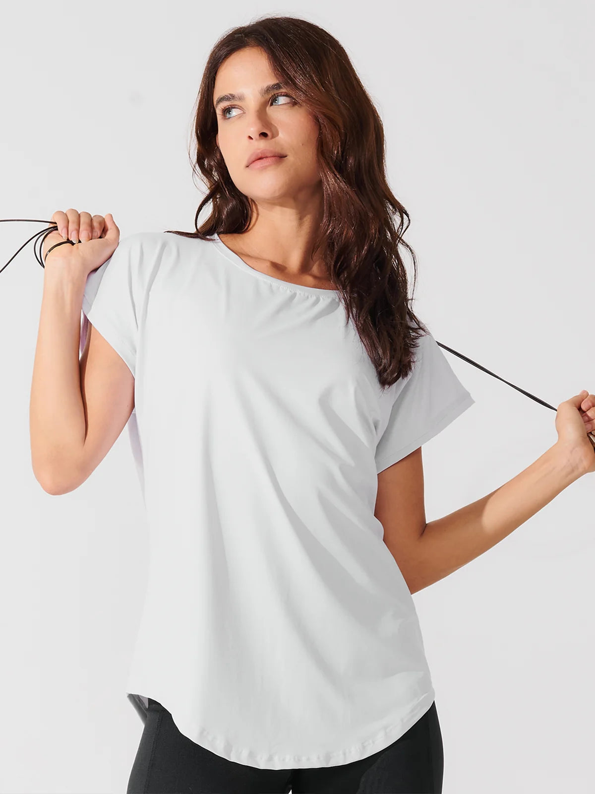 Kit com 3 T-Shirts Essencial Alongada Branco