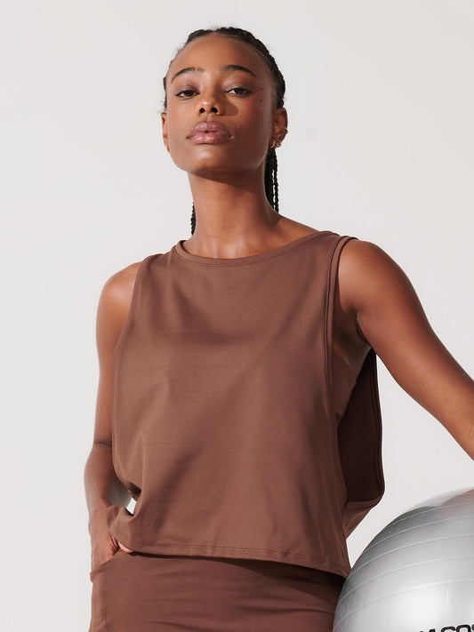 Regata Cropped com Cava Ampla Marrom Café