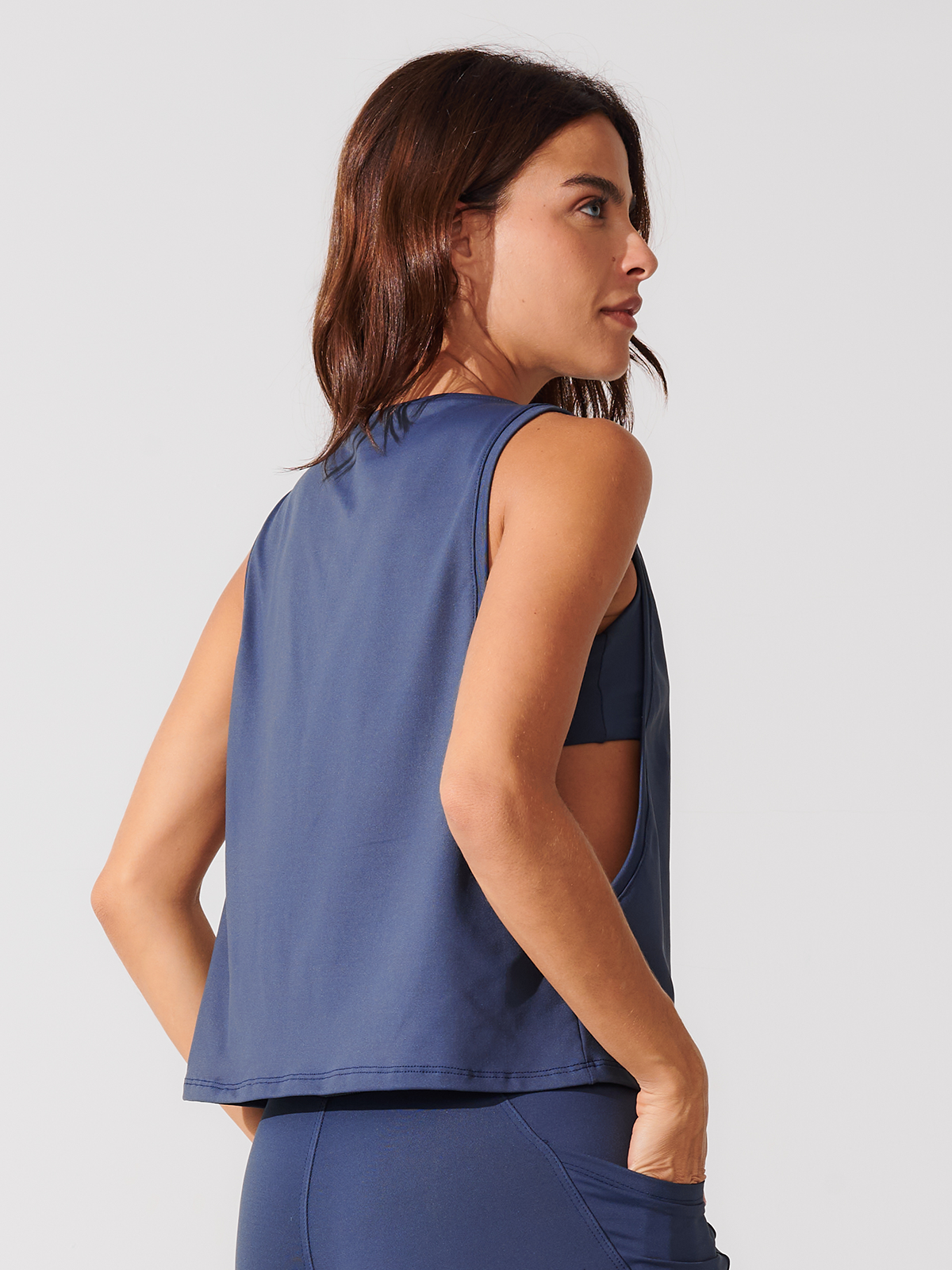 Regata Cropped com Cava Ampla Azul Marinho