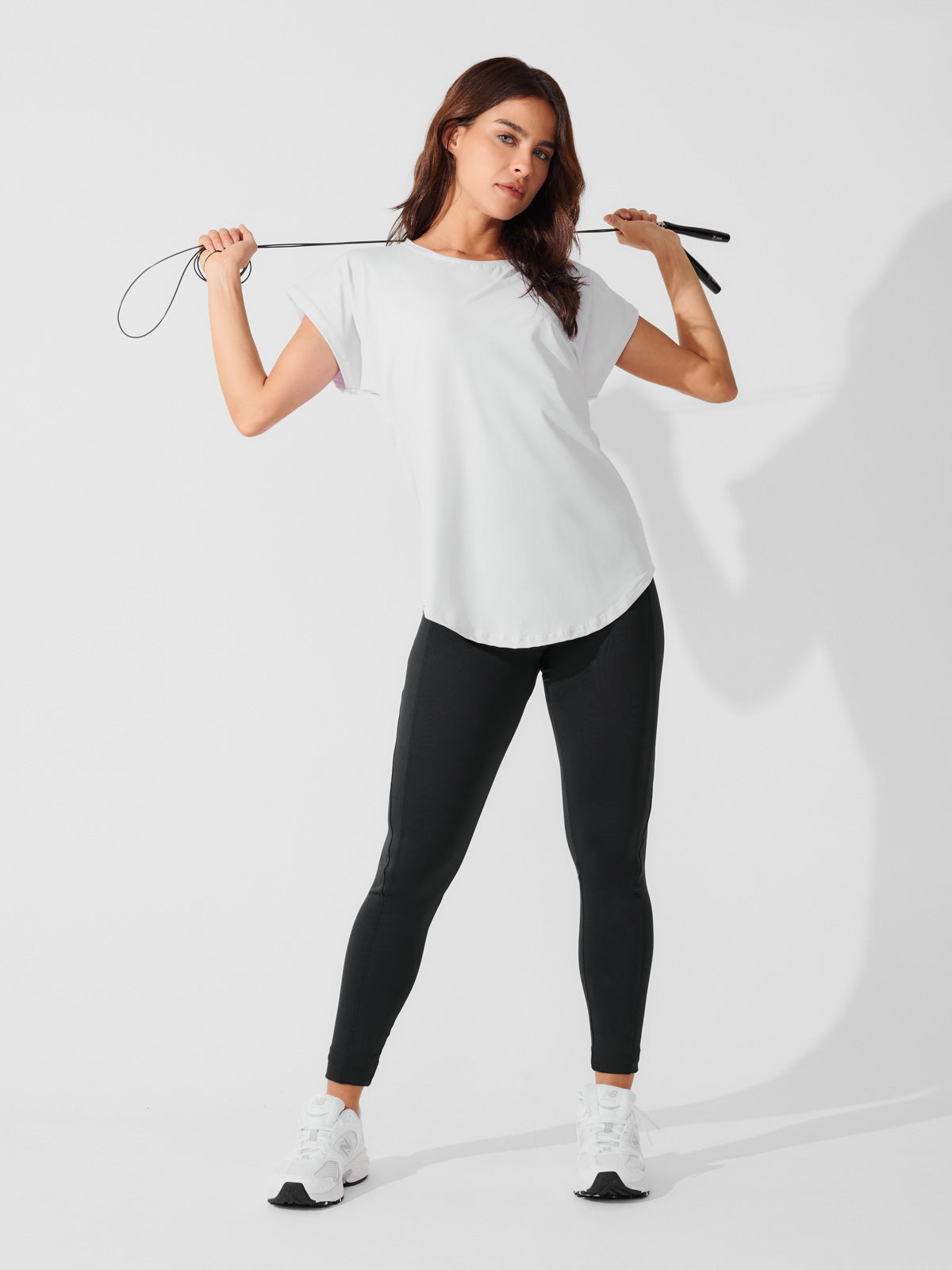 Conjunto Calça Legging de Compressão Preto + T-shirt Essencial Alongada Branco