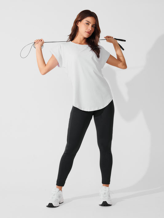 Conjunto Calça Legging de Compressão Preto + T-shirt Essencial Alongada Branco