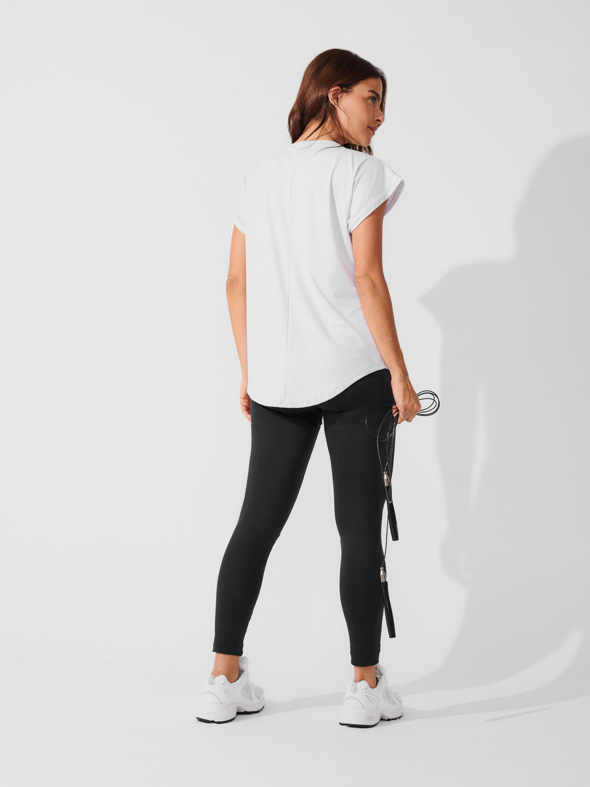 Conjunto Calça Legging de Compressão Preto + T-shirt Essencial Alongada Branco