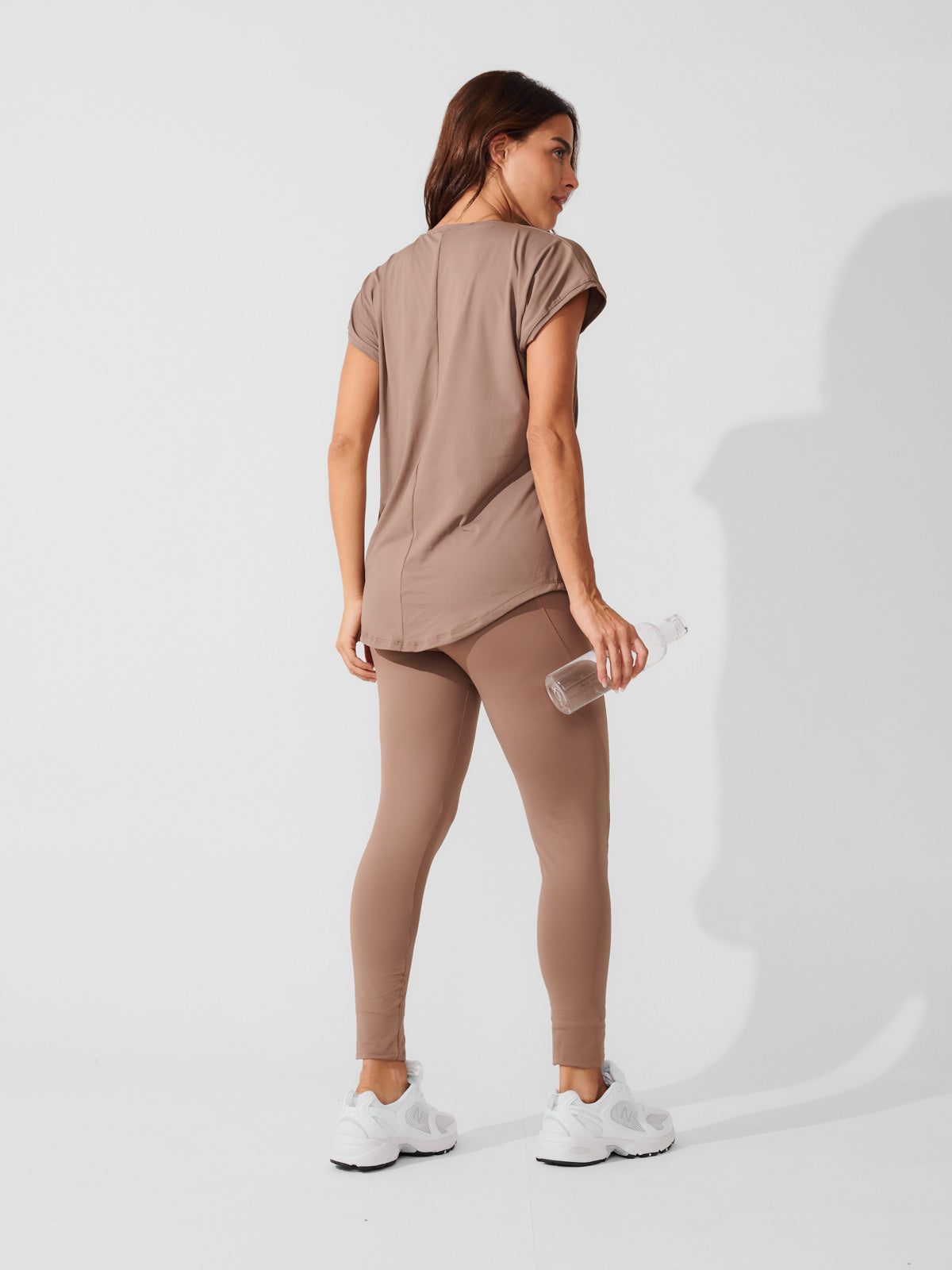 Conjunto Calça Legging de Compressão Marrom Cacau + T-shirt Essencial Alongada Marrom Cacau