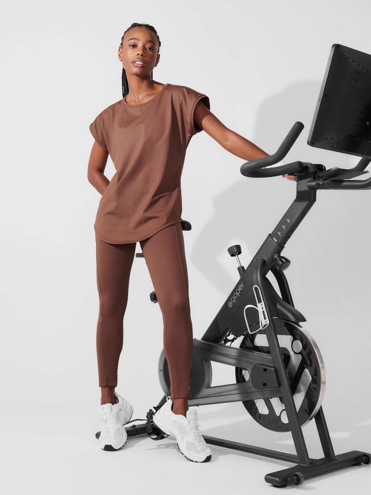 Conjunto Calça Legging de Compressão Marrom Café + T-shirt Essencial Alongada Marrom Café