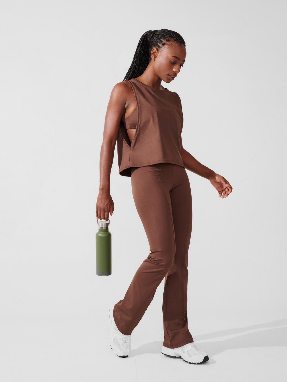 Conjunto Calça Bailarina Marrom Café + Regata Cropped Leve com Cava Ampla Marrom Café