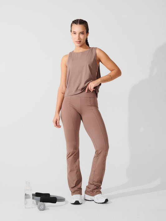 Conjunto Calça Bailarina Marrom Cacau + Regata Cropped Leve com Cava Ampla Marrom Cacau