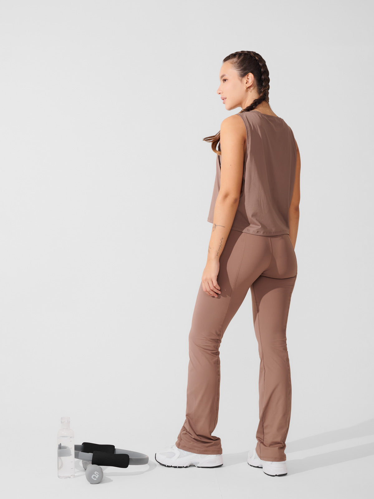 Conjunto Calça Bailarina Marrom Cacau + Regata Cropped Leve com Cava Ampla Marrom Cacau