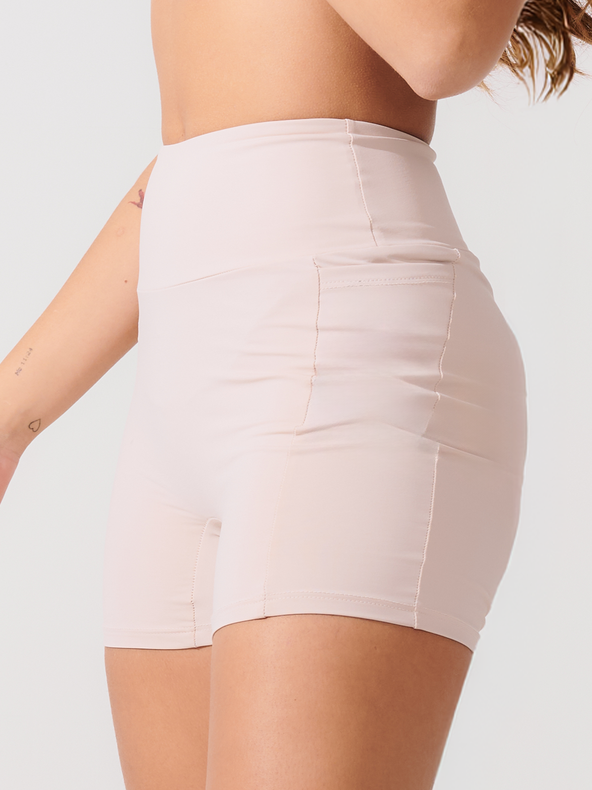 Bermuda de Compressão com Forro Bege