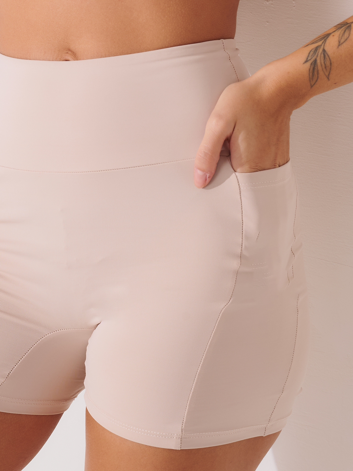 Bermuda de Compressão com Forro Bege