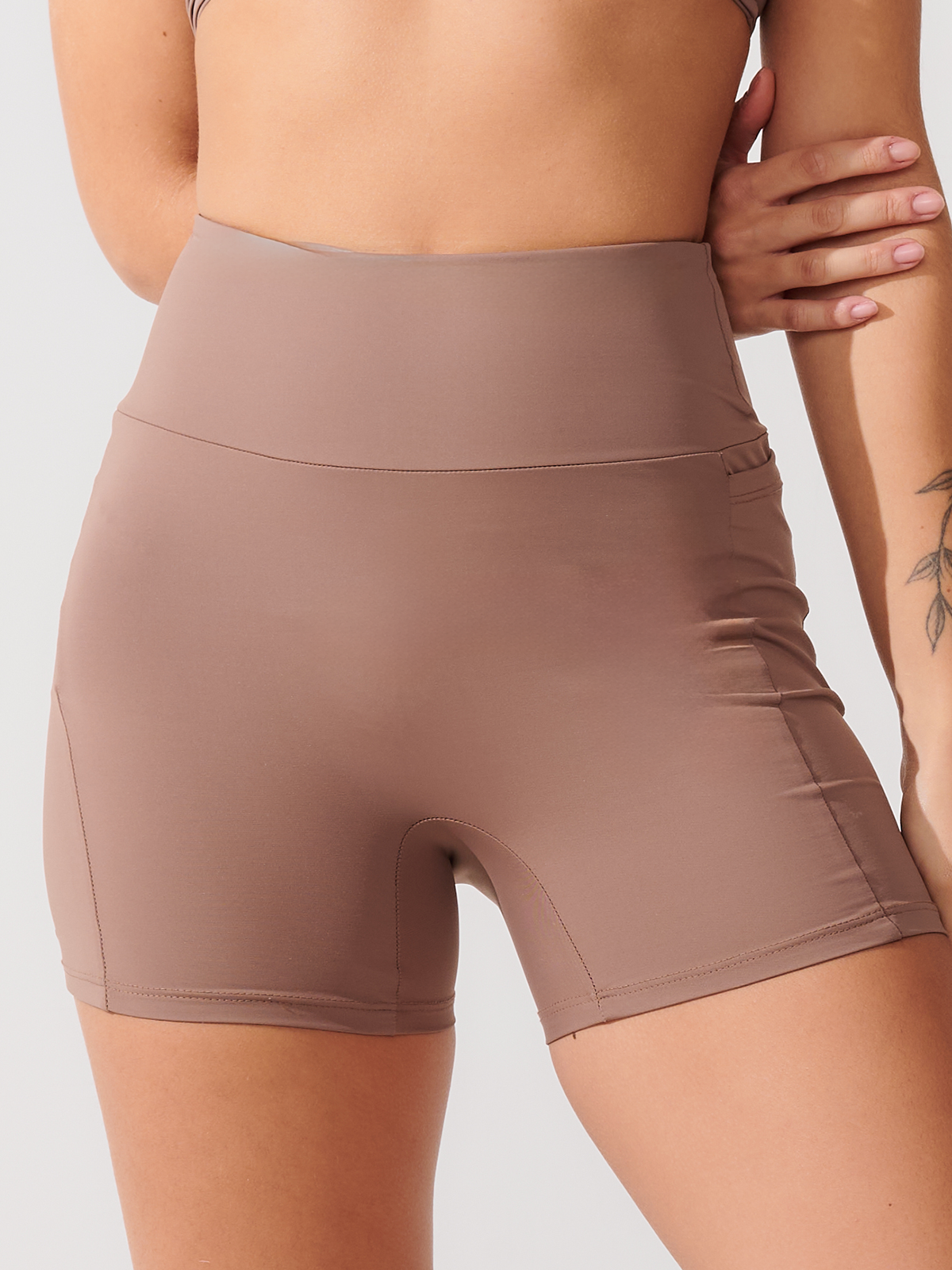 Bermuda de Compressão com Forro Marrom Cacau