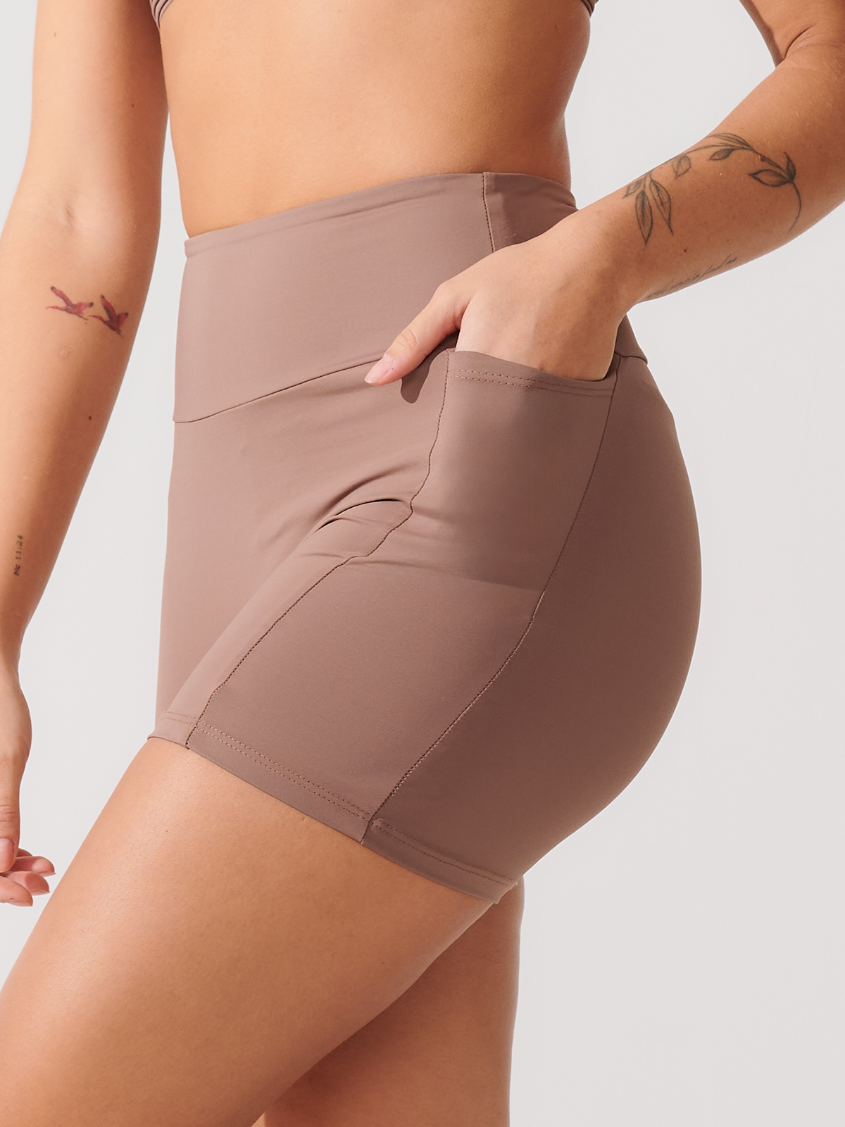 Bermuda de Compressão com Forro Marrom Cacau