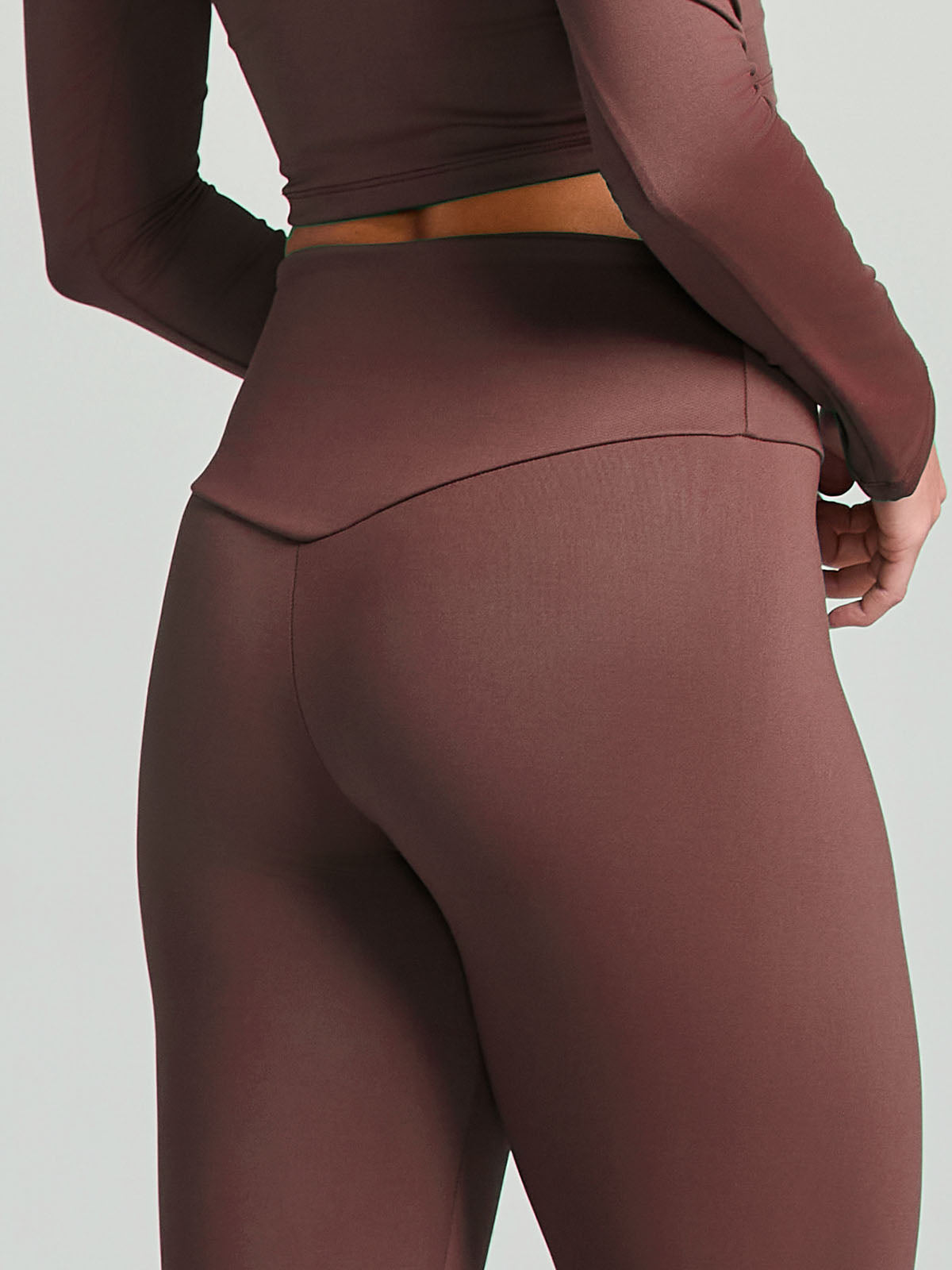 Calça Legging Levanta Bumbum Cós Em V Marrom Café