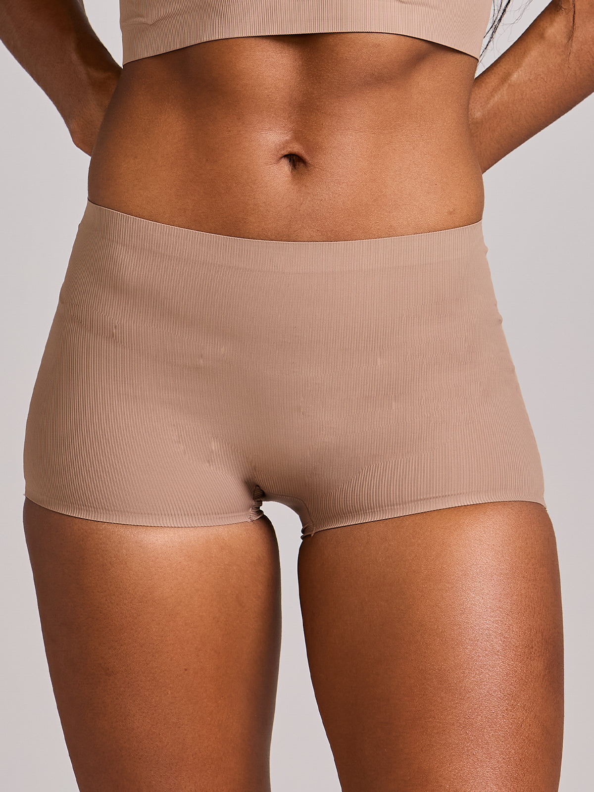 Calcinha Boyshort Boxer Poliamida Canelada Sem Costura Segunda Pele Marrom Cacau