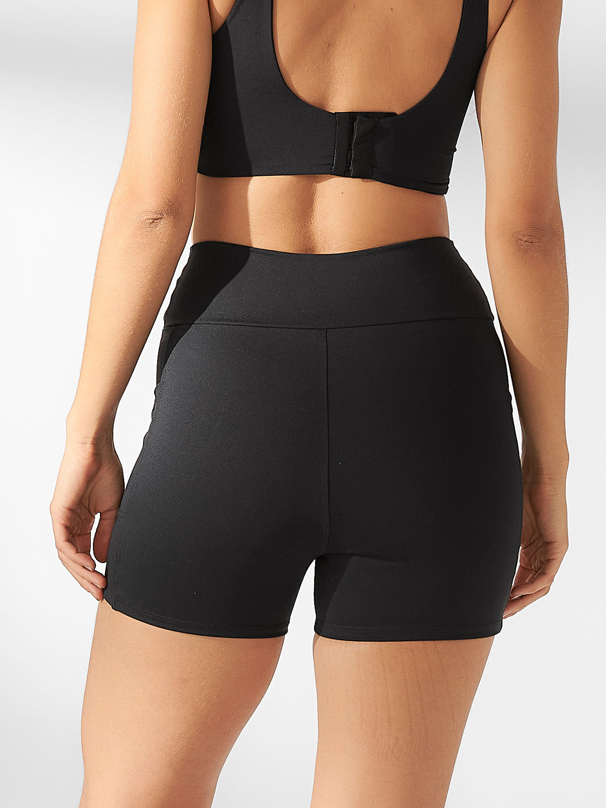 Shorts Fitness com Cós Transpassado Preto