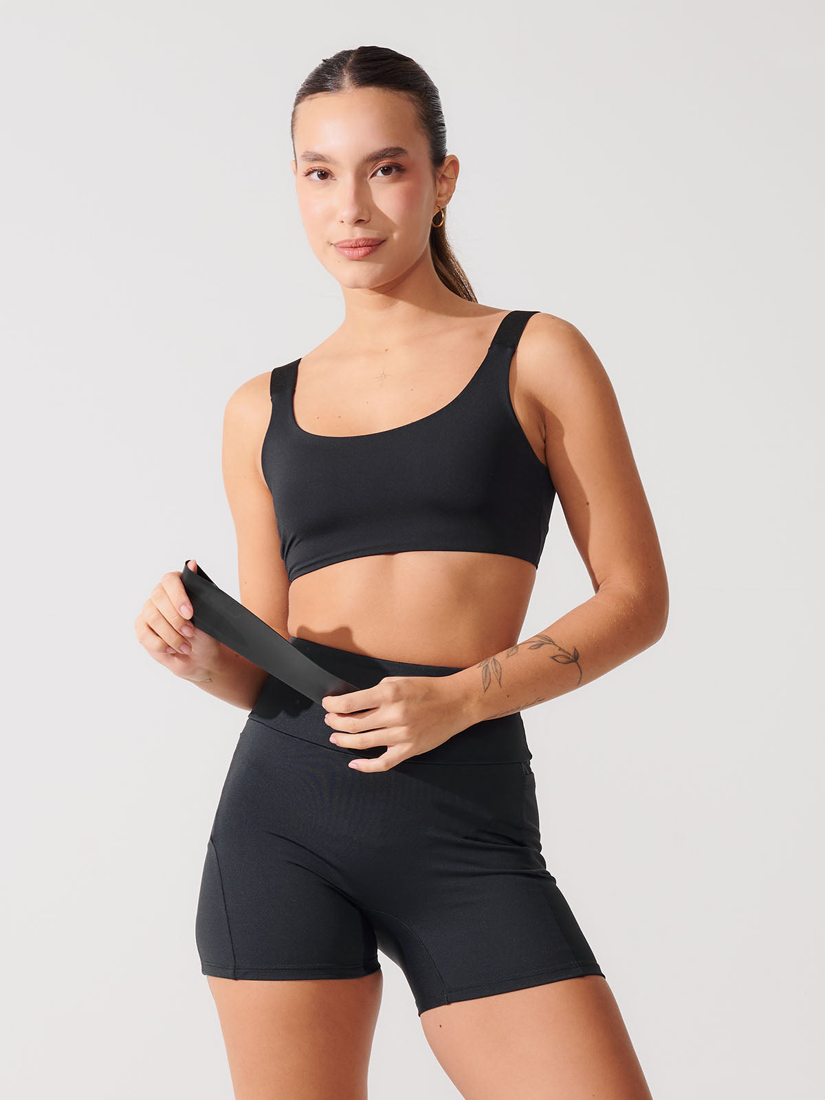 Conjunto Bermuda de Compressão Preto + Top Ampla Cobertura Preto