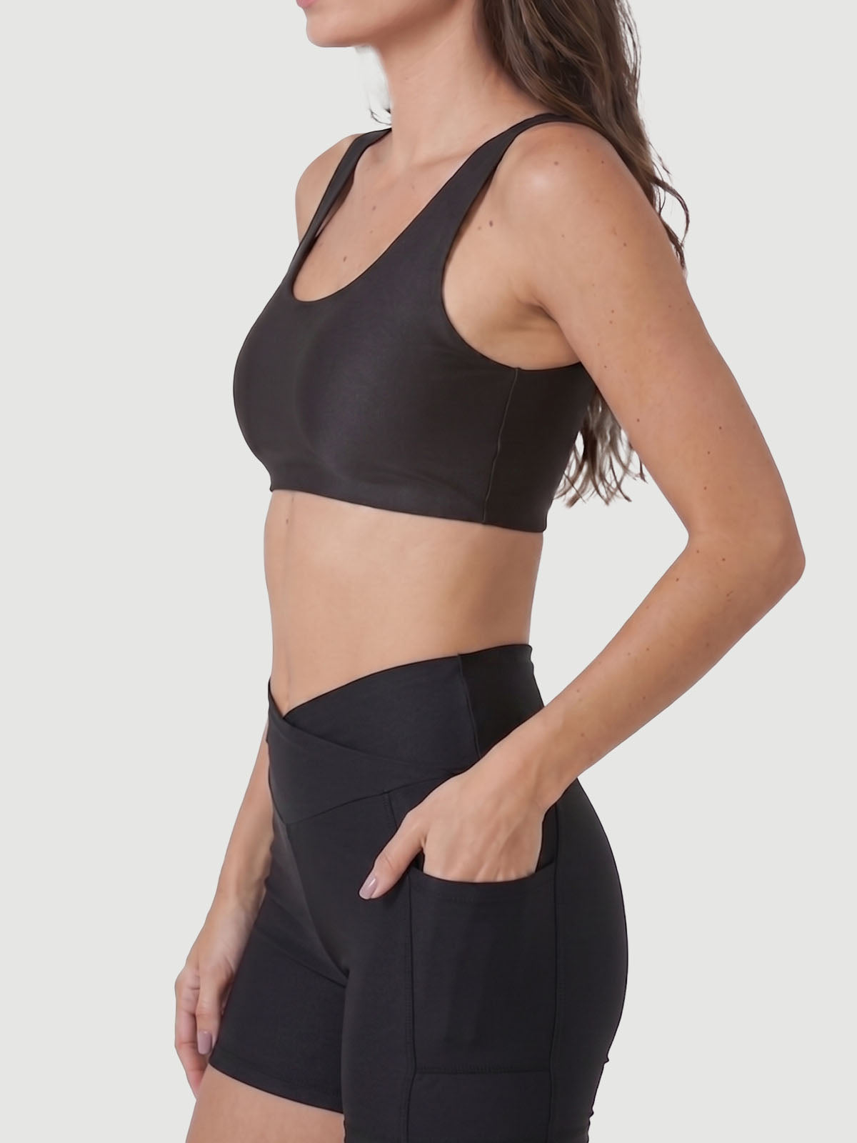 Conjunto sutiã regata invisível sem costura com bojo removível + shorts transpassado Preto