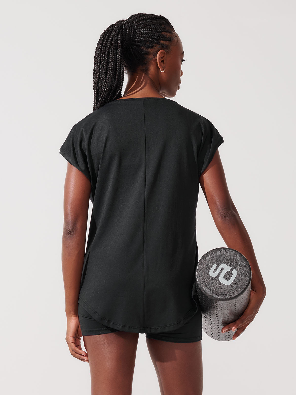 Conjunto Bermuda de Compressão Preto + T-shirt Essencial Alongada Preto