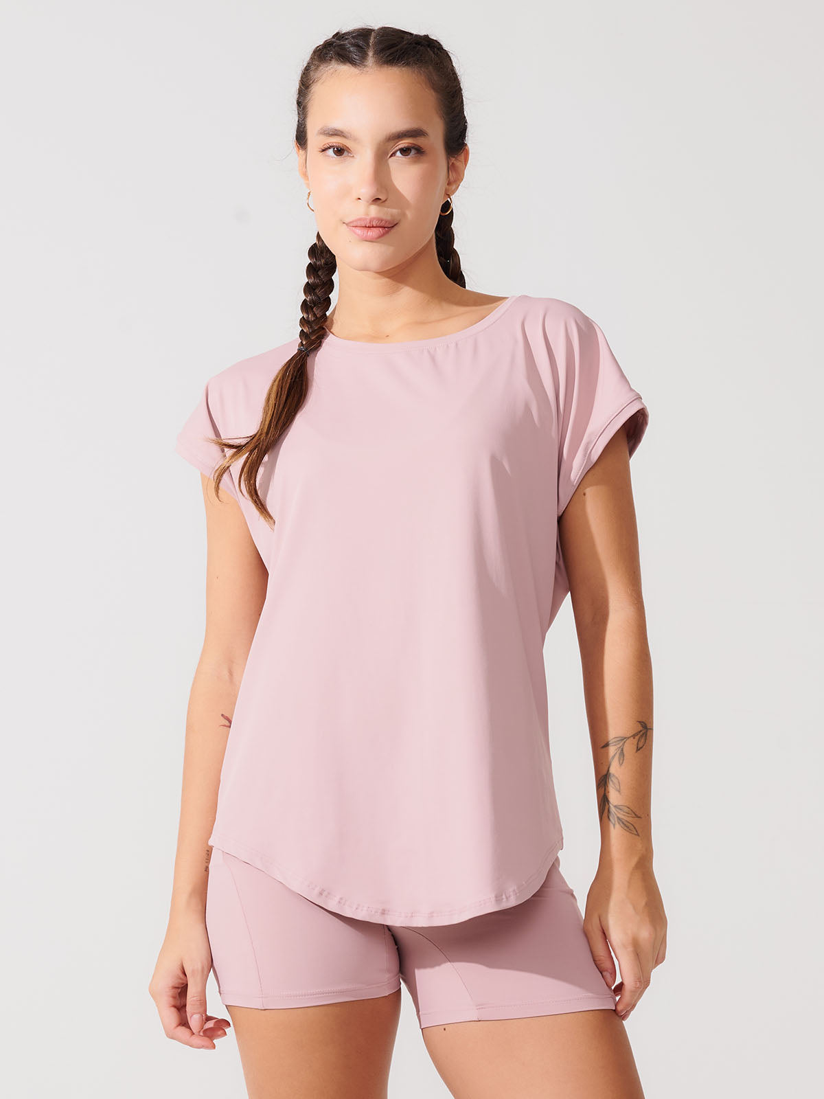 Conjunto Bermuda de Compressão Rose + T-shirt Essencial Alongada Rose