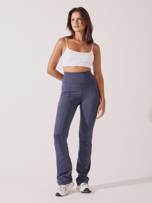Conjunto Top Alça Dupla Branco + Calça Bailarina Azul Marinho