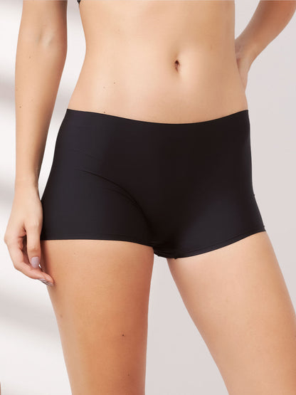 Kit P&B Clássico: Top Faixa Sem Costura com Bojo Removível Branco + Calcinha Boxer Boyshort Sem Costura Segunda Pele Preto