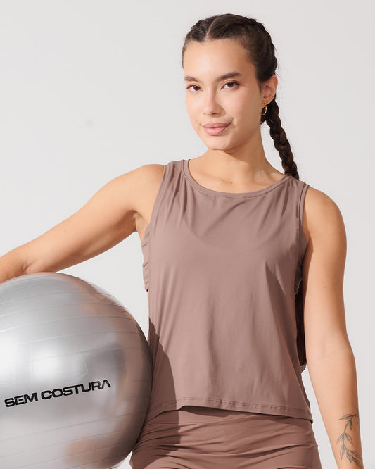 Regata Cropped com Cava Ampla Marrom Cacau