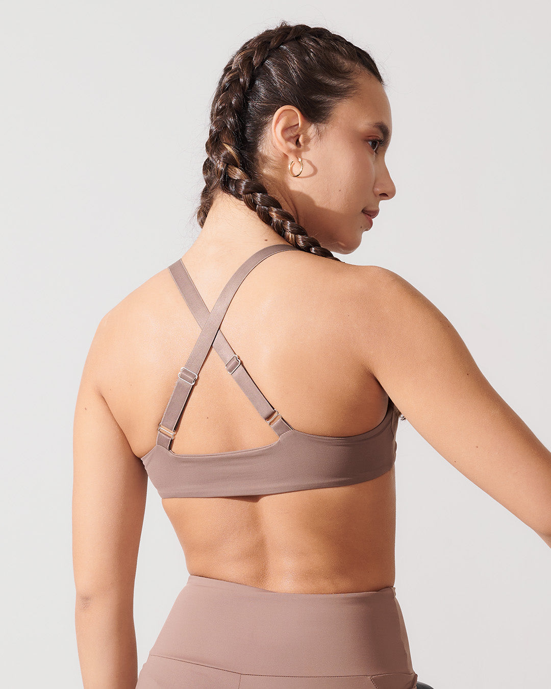 Top Fitness Média Compressão com Costas Cruzadas Marrom Cacau