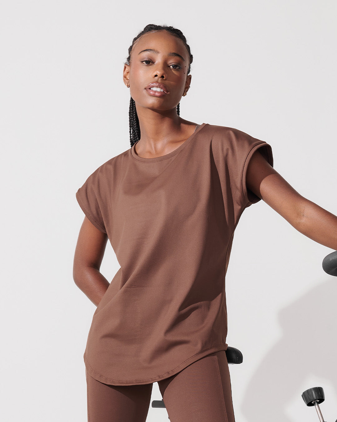 T-Shirt Essencial Alongada Marrom Café