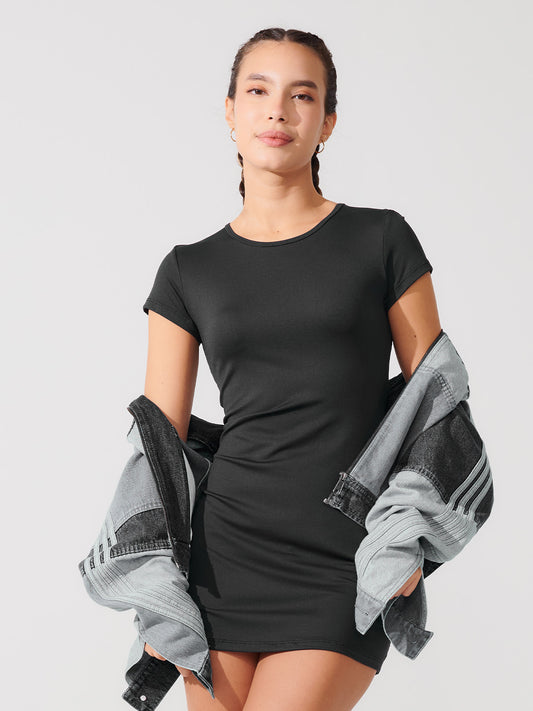 Vestido Essencial com Manga Curta e Gola Clássica Preto
