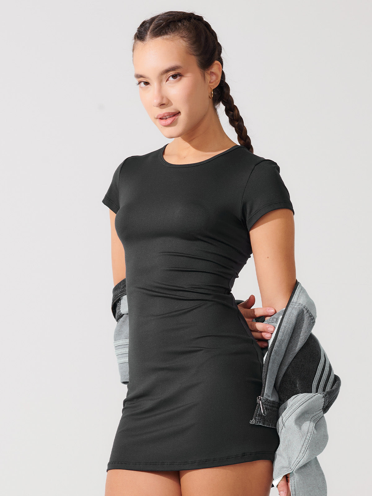 Vestido Essencial com Manga Curta e Gola Clássica Preto