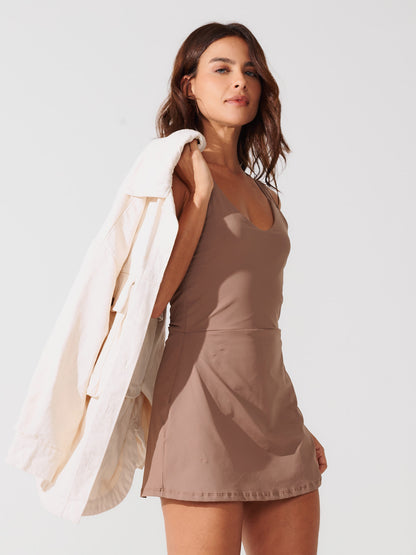 Vestido Fitness Modelador com Sustentação, Costas Nadador e Shorts Marrom Cacau