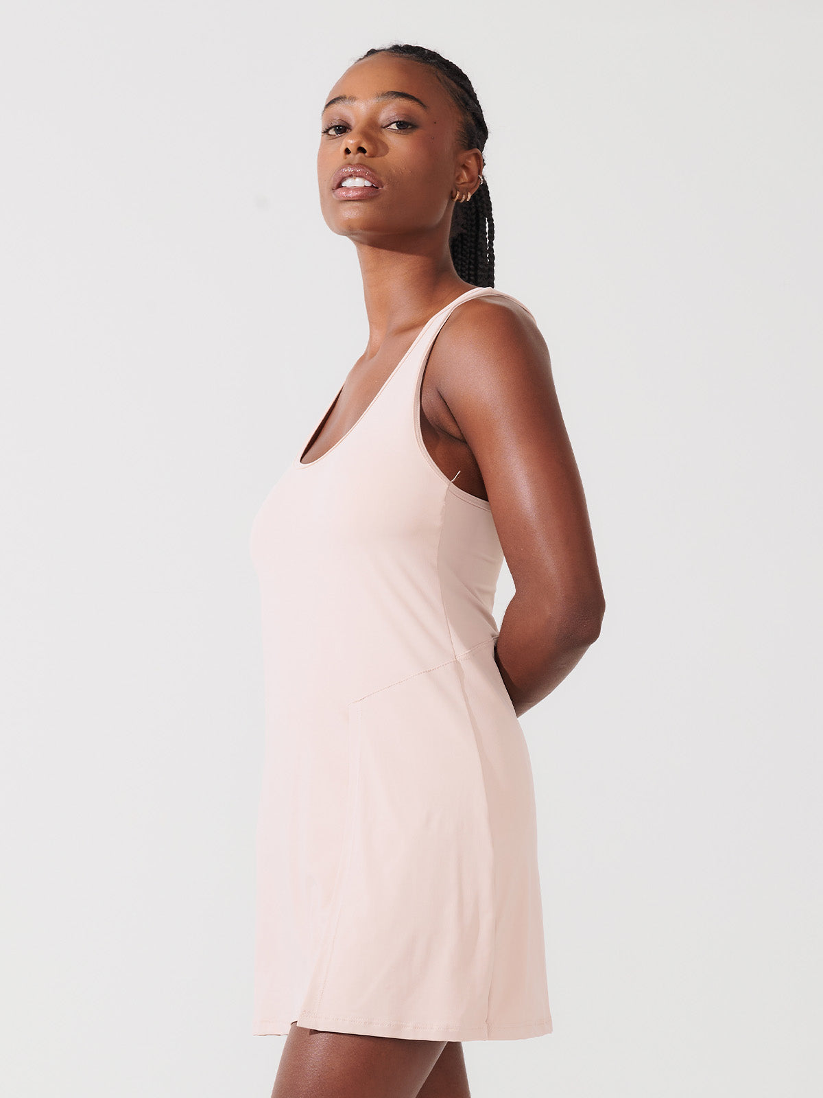 Vestido com Detalhe em Sobreposição e Shorts Interno Bege